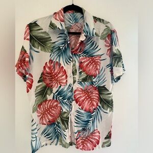 ✅5/$25 Tropical Floral short sleeve Button-Up Shirt vintage flawed -small spot